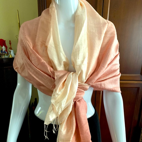 Shiny soft light 100% silk summer shawl pink ombre - Picture 3 of 3